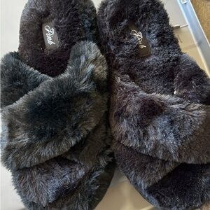 PINK Victoria's Secret Plush Black and Gray Slippers